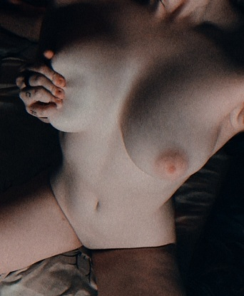 В моих объятьях ты найдешь настоящее удовлетворение и незабываемые эмоции. Я сделаю все, чтобы ты почувствовал себя желанным и уникальным. Мои услуги широки и разнообразны: классический и эротический массаж, стриптиз, секс в различных позах и многое другое. Имею отличные отзывы, которые говорят о моей профессиональности и способности доставить наслаждение. Мои фото тоже говорят сами за себя. Жду встречи в Москве, чтобы подарить тебе незабываемые моменты удовольствия. 💋🔥 13130, 19 лет