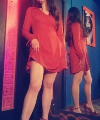 Жаркие ласки, страстные поцелуи, игры с огнем - всё это доступно прямо сейчас! 6942, 21 год